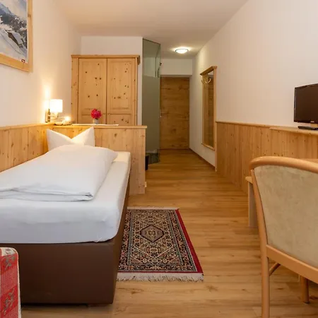 Otel Krone Matrei am Brenner