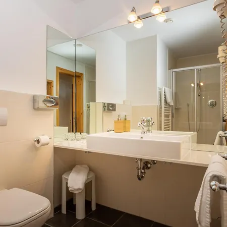 Otel Krone Matrei am Brenner