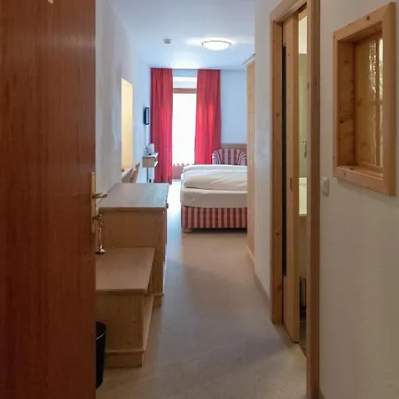 Otel Krone Matrei am Brenner