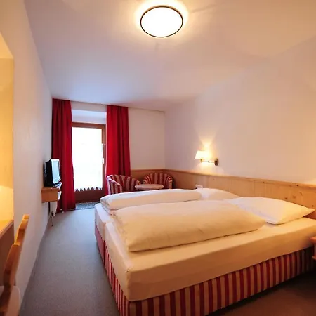 Otel Krone Matrei am Brenner