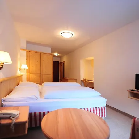 Otel Krone Matrei am Brenner